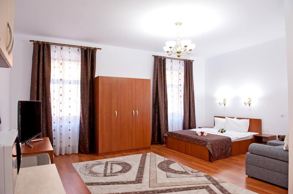 Cathedral Apartments Sibiu Oda fotoğraf